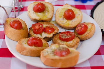 The dish with crisp bread with tomatoes, herbs and oil