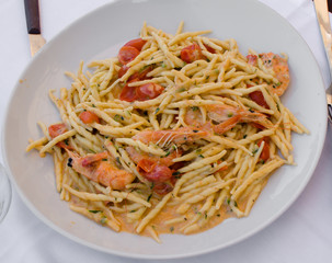 Strozzapreti with shrimp and tomatoes cherry