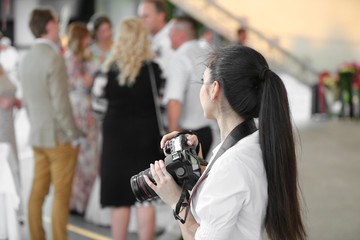 wedding photographer in action