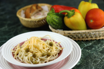 pasta with cheese and peas