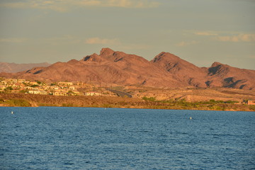 Fototapeta na wymiar Sunset over Lake Havasu in Arizona