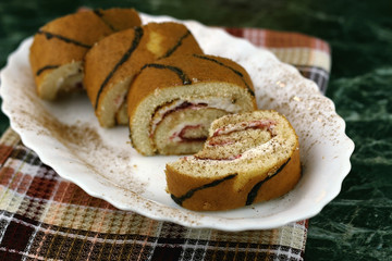 Biscuit roll with stuffing
