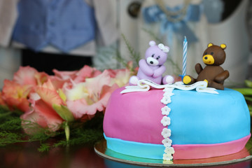 Fototapeta na wymiar birthday cake with bears and flowers