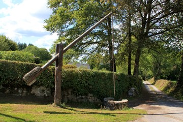 Un puits à balancier.