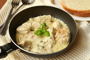 Куриное филе в сливках и специях