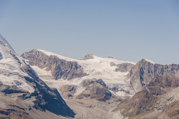 Fototapeta na wymiar Zermatt, Dorf, Walliser Dorf, Schweizer Berge, Alpen, Walliser Alpen, Tête Blanche, Zmuttgletscher, Gletscher, Klettertour, alpin, Wallis, Sommer, Schweiz
