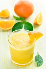 Orange juice and slices