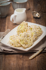 Meringue roulade with pistachio nut