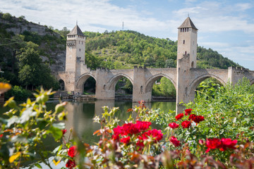Fototapeta na wymiar Pont Valentré à Cahors 