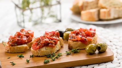 Bruschetta mit Oliven