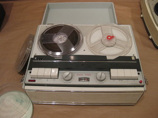 Reproductor, lector y proyector de audio y vídeo.  