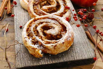 Rolls with apple and cinnamon