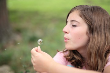 SOPLANDO UN DIENTE DE LEON © FRANCISGONSA