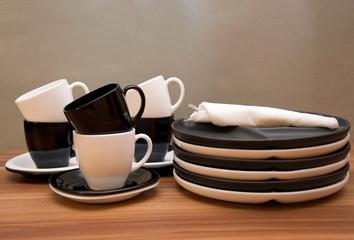 Black and white dinnerware set