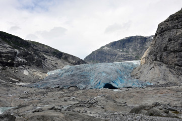 Norwegian nature / There are mountains plunging into the sea from hundreds of metres, fjords, tall mountain peaks, northern lights and midnight sun.