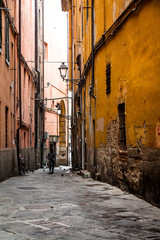 Fototapeta premium Eine Gasse in Pisa