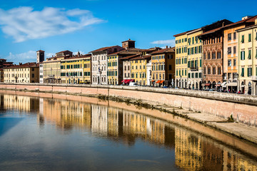 Fototapeta na wymiar Pisa - Wunderschöner Blick von der Ponte di Mezzo auf den Arno