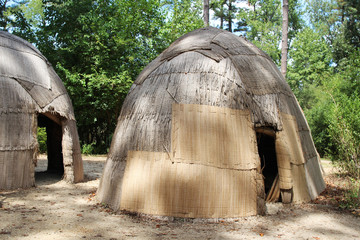 Replicas of traditional native American houses © BeeRu