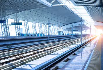 Fototapeta premium empty railway platform background