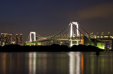 Fototapeta premium Lightup to Rainbow bridge in Odaiba City, Tokyo japan.