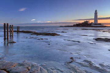 Photo sur Plexiglas Côte Sunrise over St. Mary's Lighthouse, Whitley Bay, England