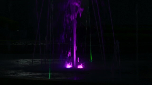 ลำโพงน้ำพุเต้นระบำขึ้นลงตามจังหวะเพลง