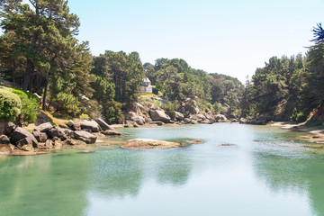 Le seuil à marée haute, Ploumanac'h, Bretagne, Cotes d'Armor, France