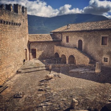 castle in abruzzo 
