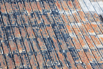 Rusty metallic roof pattern