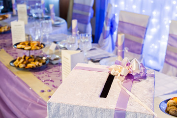 wedding table with gift box