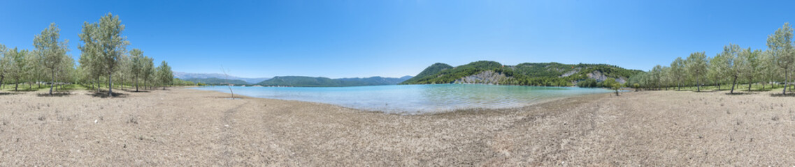 Fototapeta na wymiar Mediano reservoir at Huesca, Spain