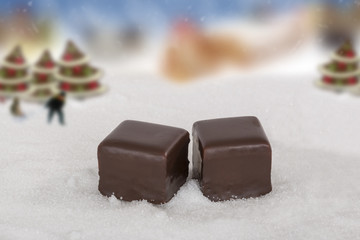 Dominosteine. Spezielles Weihnachtsgebäck.
Lebkuchen, Marzipan, Fruchtgelee im Schichtaufbau.