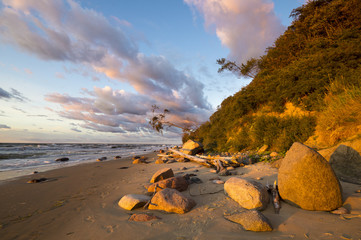Plaża i klif w Wolińskim Parku Narodowym © Mike Mareen