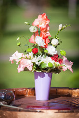 Rose flower bouquet on wooden table