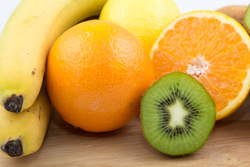 Фруктовая композиция (банан, апельсин, лимон, киви)