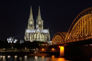 Fototapeta premium Kölner Dom bei Nacht_1