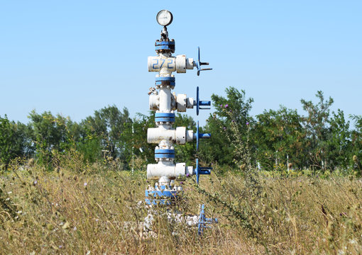 Well for maintenance of reservoir pressure