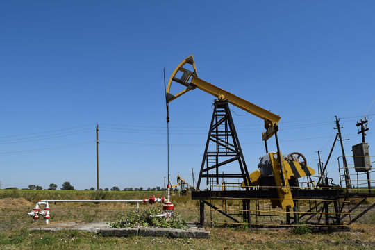 Pumping unit as the oil pump installed on a well