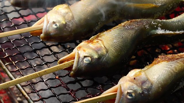 鮎の網焼き
