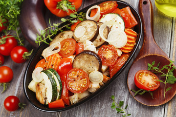 Chicken baked with vegetables