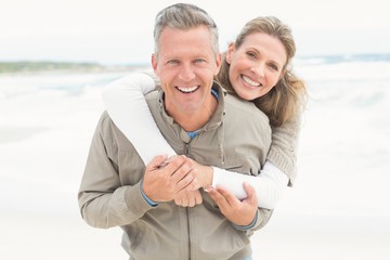 Obraz premium Smiling couple holding one another