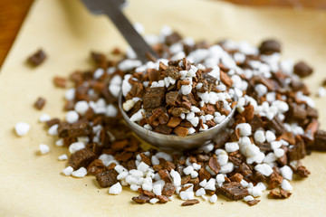 Sugar flavored with cinnamon and vanilla 