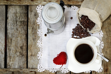 caffè in tazza e caffettiera napoletana