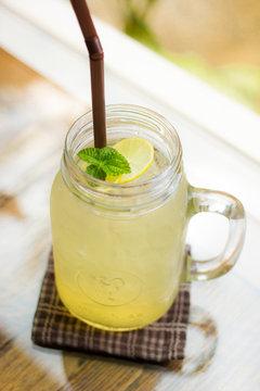 Fresh Ice Honey Lemon Drink