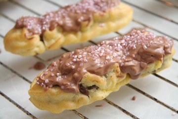 Éclair au chocolat 