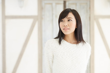 爽やかな若い女性