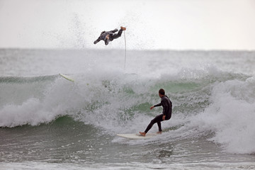 Surfer in welle