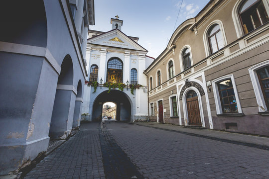 Ausros gate (gate of dawn) with basilica of Madonna Ostrobramska