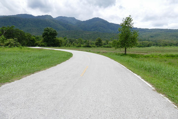 the road and mountain in countryside