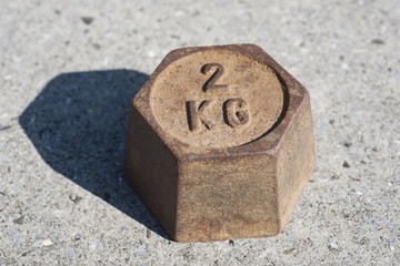Rostiger Gewichtsstein à 2 kg, Schweiz
